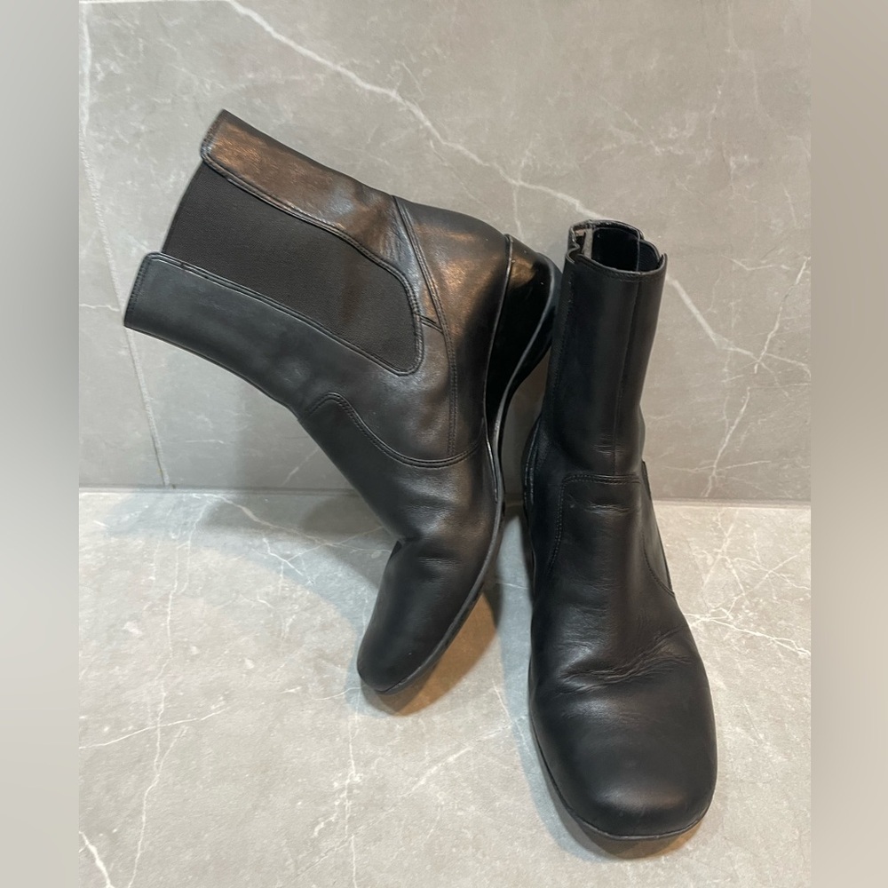 Kenneth Cole Reaction Women’s Classic Black Leather Ankle Chelsea Boots Size 7